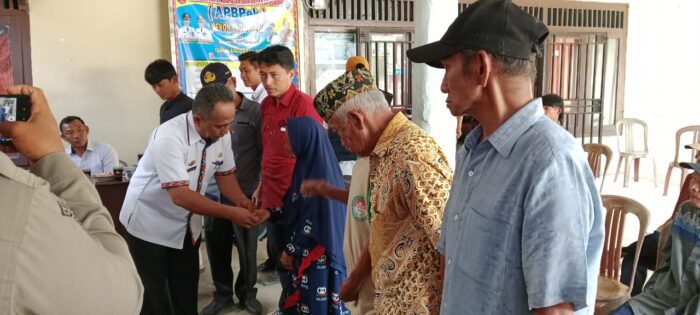 Manfaat Dana Desa, 20 KPM Pagardewa Terima BLT-DD